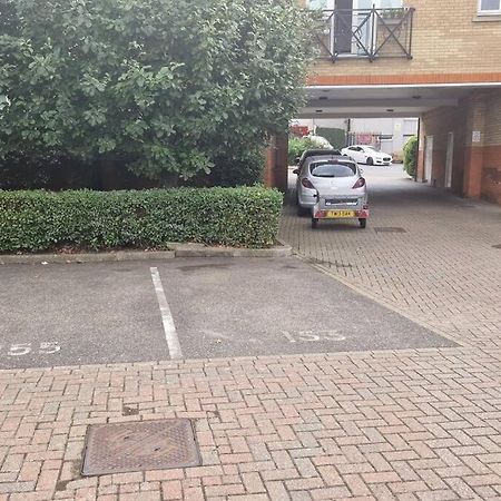 Greenhithe Cosy Apartment, Netflix And Sport Channels Extérieur photo