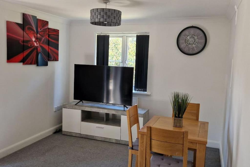 Greenhithe Cosy Apartment, Netflix And Sport Channels Extérieur photo